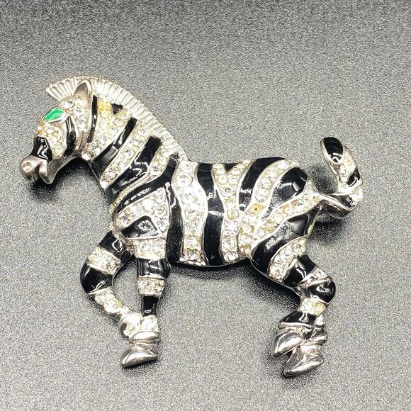 Vintage Signed Kc Rhinestone Enamel Zebra Brooch Pin Silver Tone Green Eye - Picture 1 of 5
